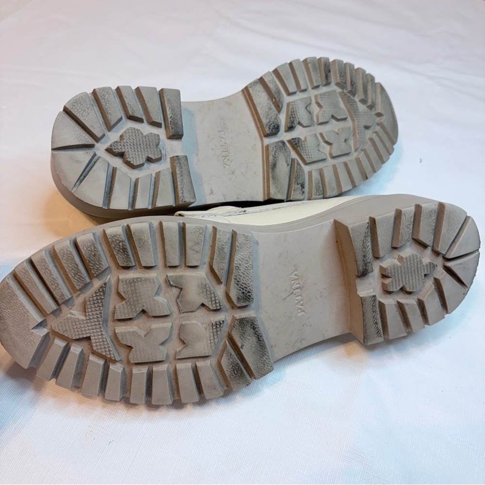 Elegant Cream Women's Loafers - Picture 8 of 8